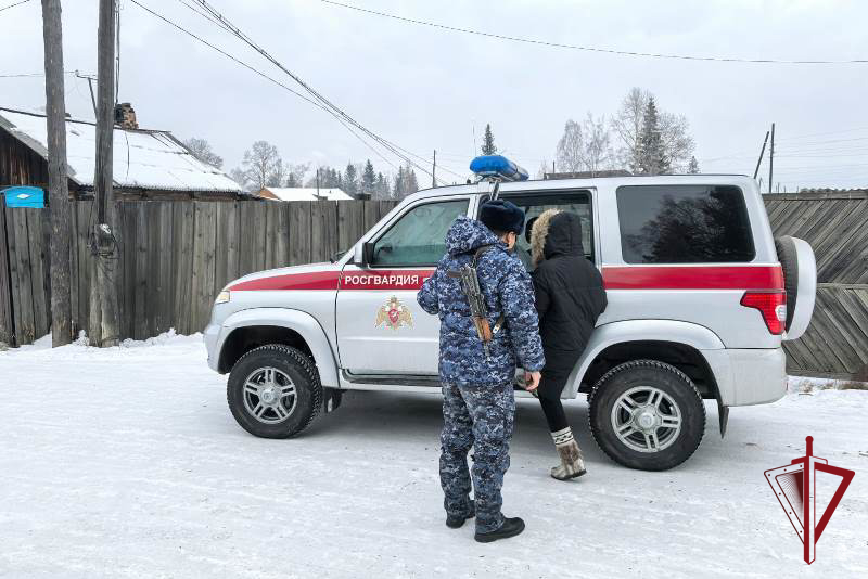 Фото В Бурятии росгвардейцы задержали подозреваемую в краже денег
