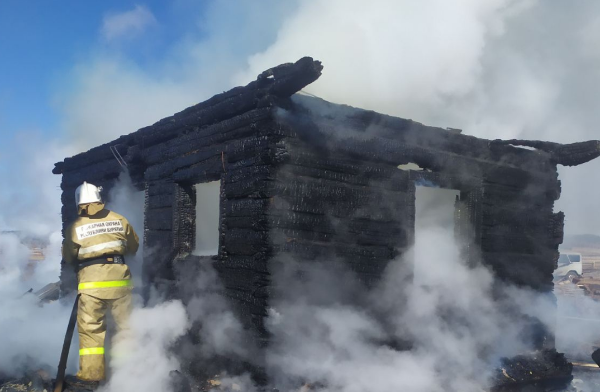 Фото Курение привело к уничтожению жилого дома в Бурятии