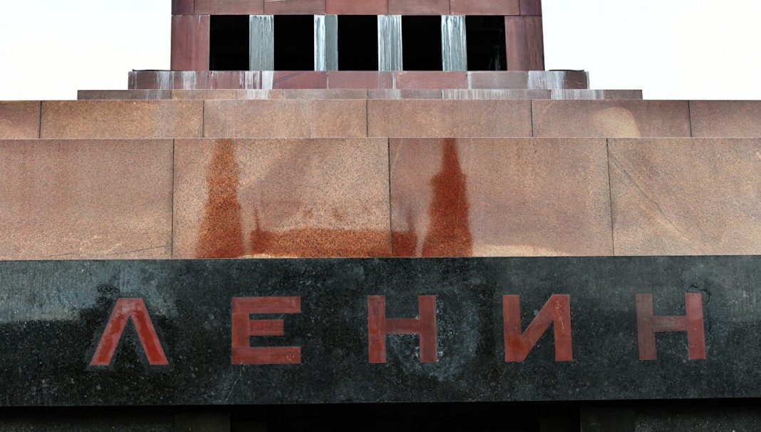 Фото Жириновский предложил сжечь Ленина