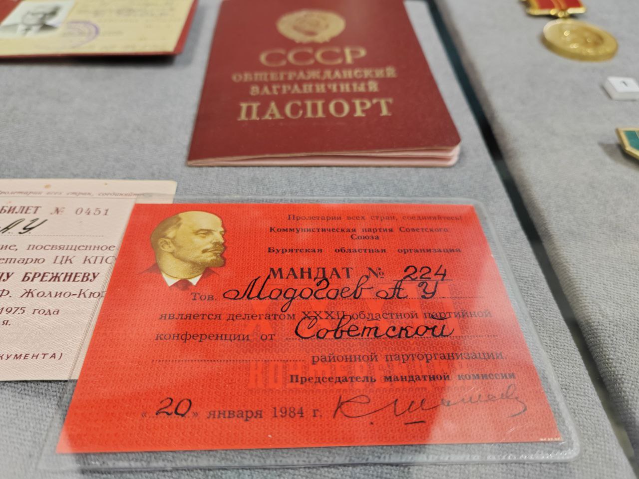 Фото В Бурятии открылась выставка к 110 - летию Андрея Модогоева 