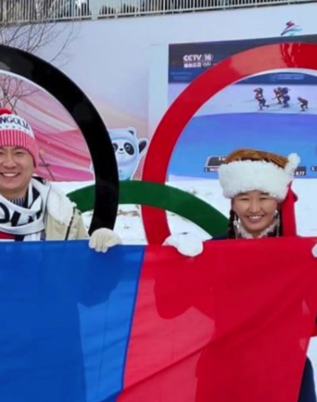 Фото Лыжница с бурятскими корнями несла флаг Монголии в Пекине (ВИДЕО)