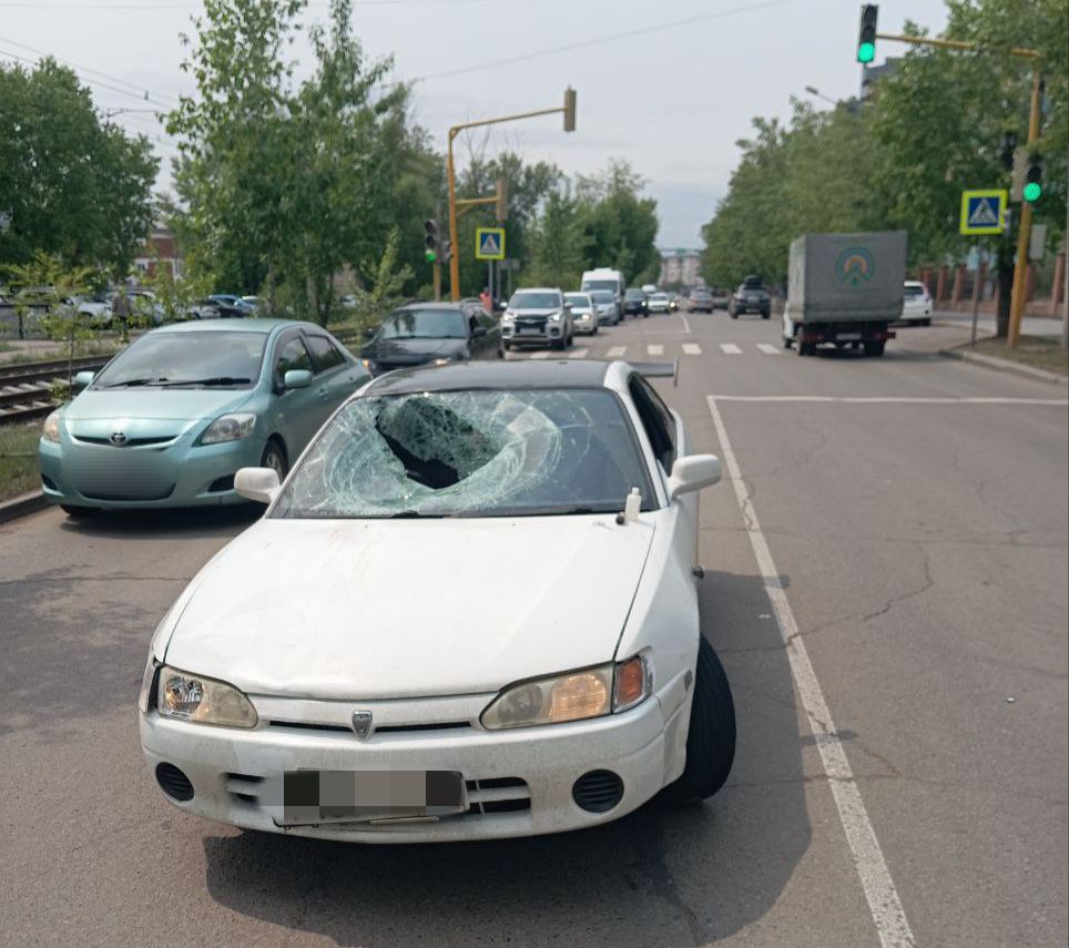 В Улан-Удэ пешеход перебегал дорогу на “красный” и попал под машину |  30.05.2024 | Новости Улан-Удэ - БезФормата