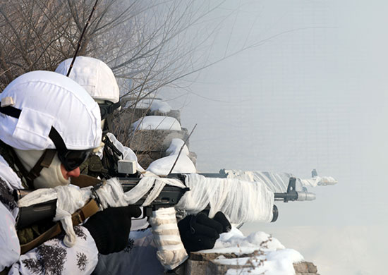 Фото В Бурятии военнослужащих ВВО учат штурмовать укрепленные позиции противника