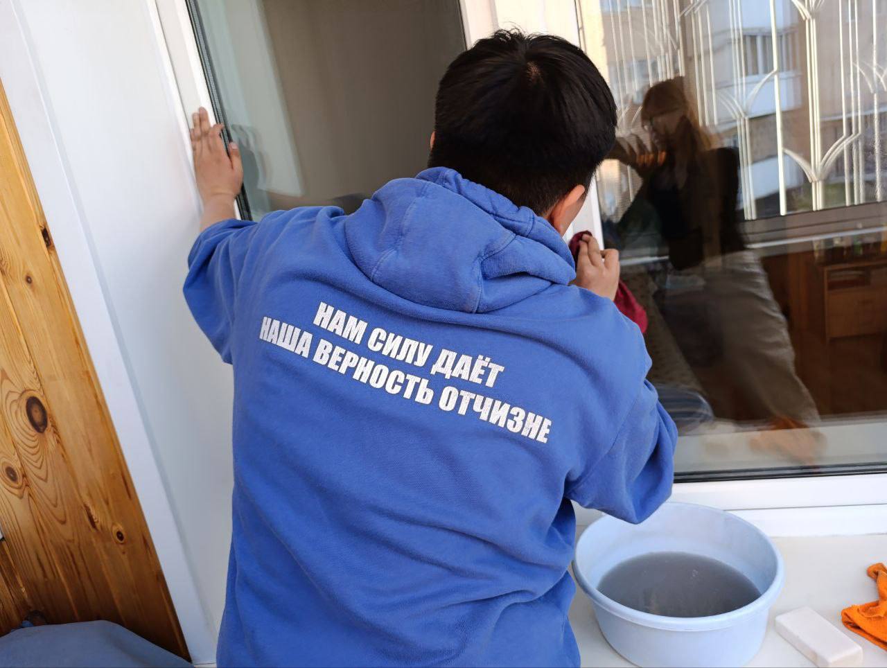 Фото В Бурятии волонтеры помогли одинокой бабушке