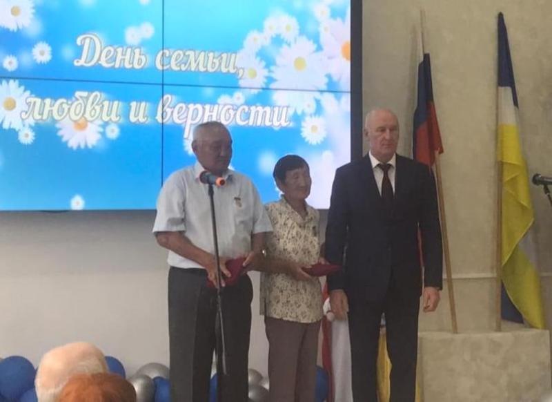 Фото Семье из Бурятии вручили медаль «За верность родительскому долгу»