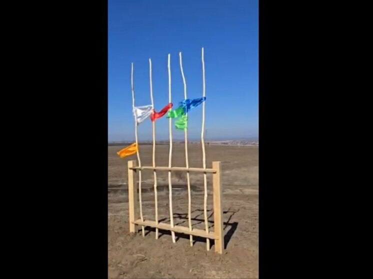 Фото Бурятские бойцы развесили в зоне СВО обереги защиты