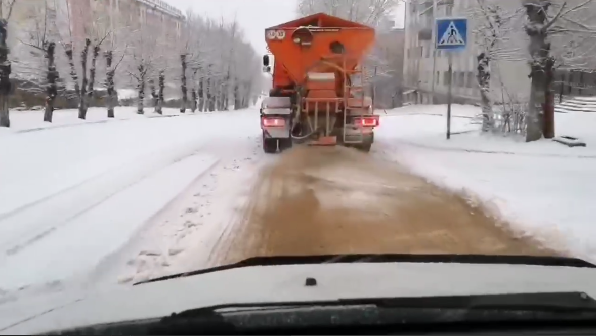 Фото Последствия аномального снега в Улан-Удэ стараются оперативно устранить
