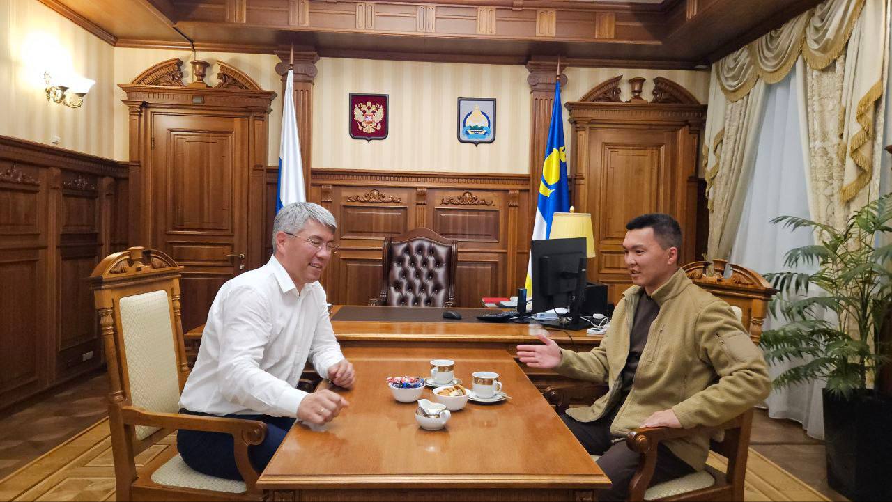 Фото Глава Бурятии  встретился с Героем России Зоригто Ангархаевым