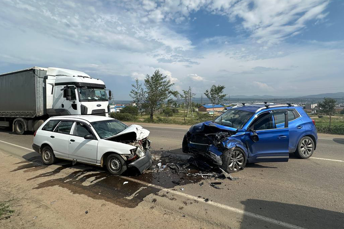 Фото В Улан-Удэ водитель китайского авто устроил двойное ДТП на встречке