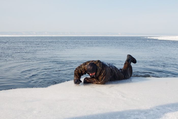 Фото В Улан-Удэ на ручьях распиливают лед (ВИДЕО)