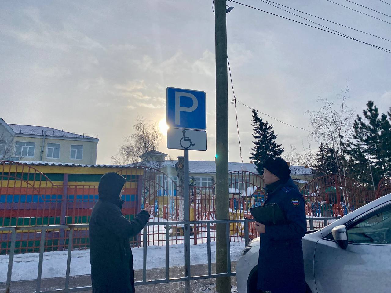Фото В Бурятии возле соцобъектов не предусмотрели парковки для инвалидов