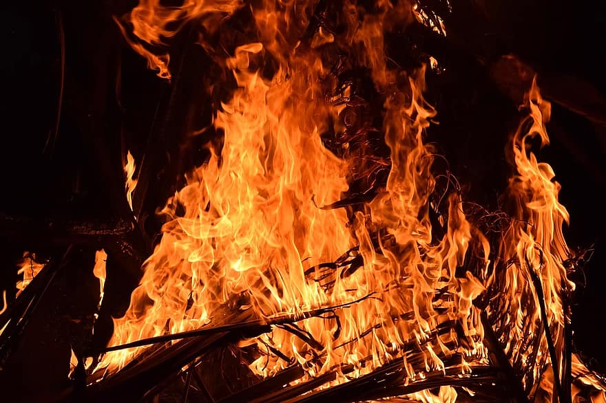 Фото В Кабанском районе Бурятии ночью горели семь гаражей
