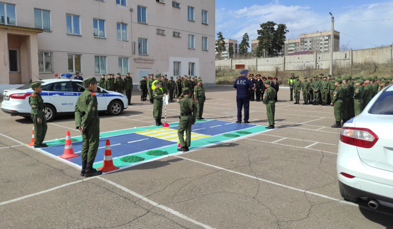 Фото В Улан-Удэ участниками практикумов дорожной безопасности стали кадеты