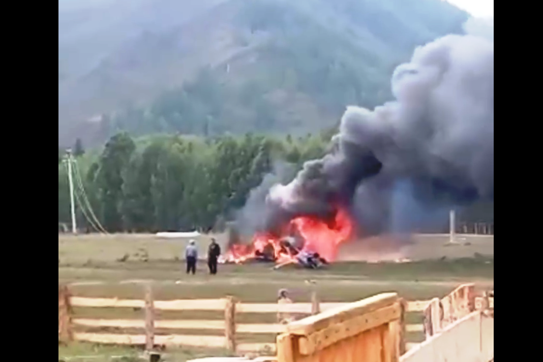 Фото В Республике Алтай упал вертолет. Шесть человек погибли