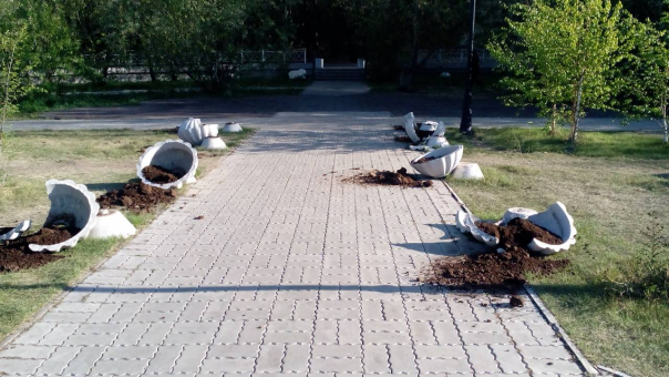 Фото В Улан-Удэ восстановят вазоны у Мемориала Победы