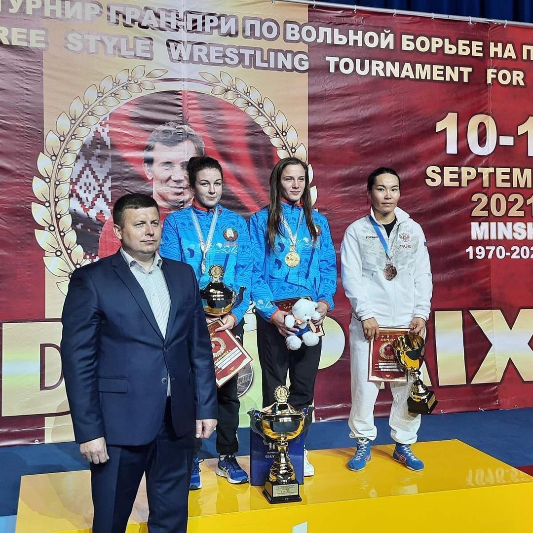 Фото Спортсменки из Бурятии завоевали медали международного турнира по борьбе