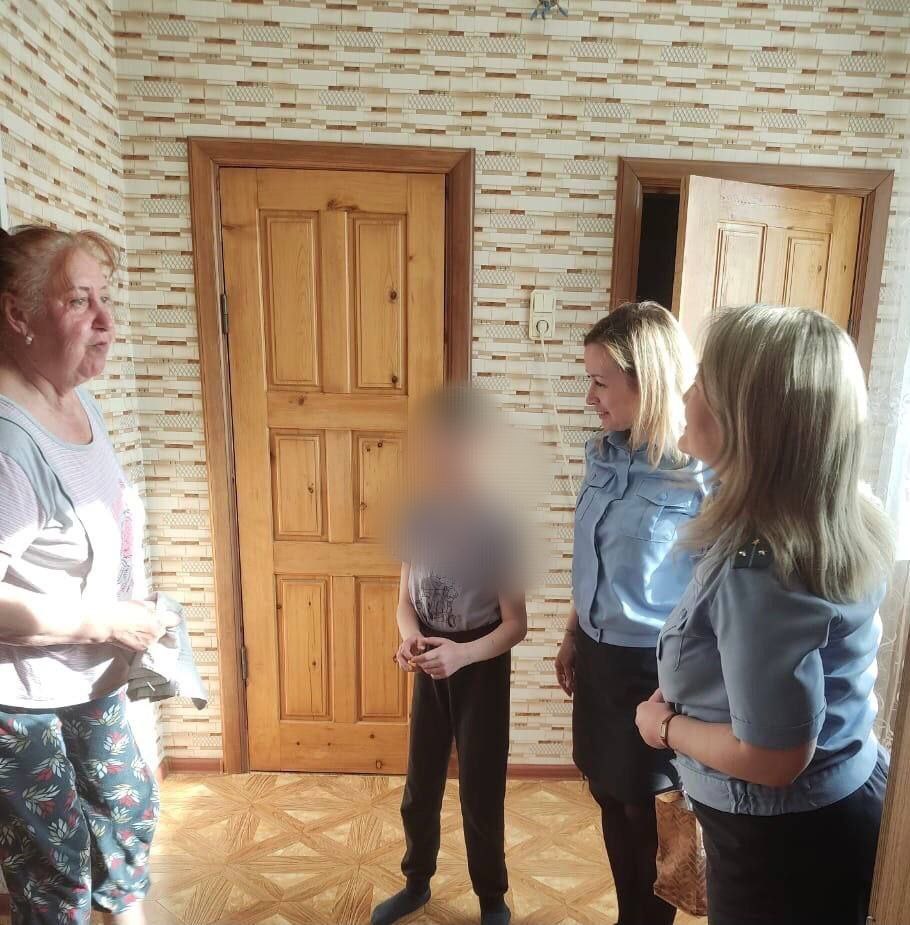 Фото В Бурятии судебные приставы поздравили мальчика с тяжелой судьбой