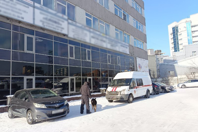 Фото В улан-удэнском бизнес-центре поднялся переполох из-за подозрительного предмета
