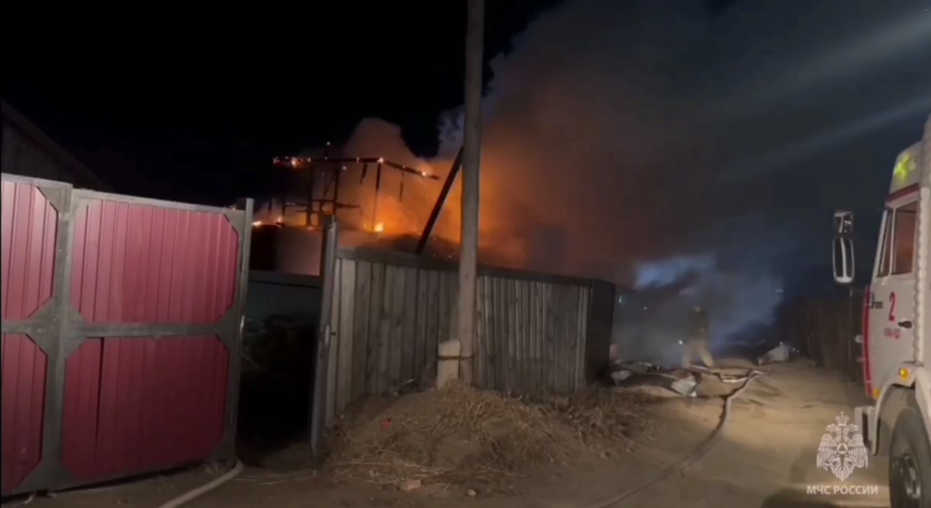 Фото В Улан-Удэ горел двухэтажный дом по улице Любови Шевцовой (ВИДЕО)