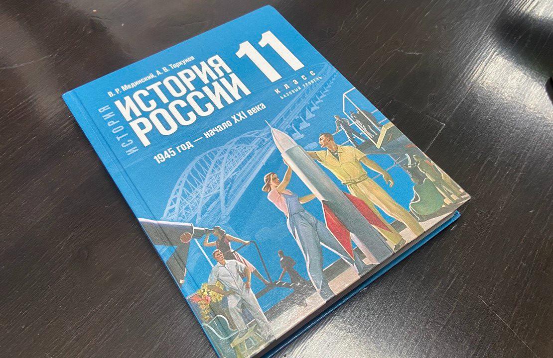 Фото В Бурятию привезли новейшие учебники по истории России для 10 и 11 классов (ФОТО)