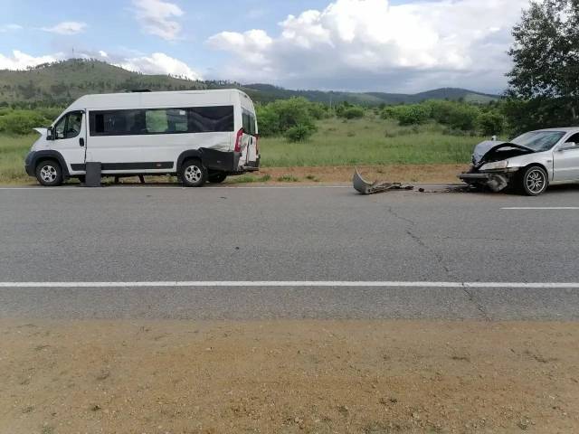 Фото Пассажиры рейсового автобуса в Бурятии попали в ДТП 