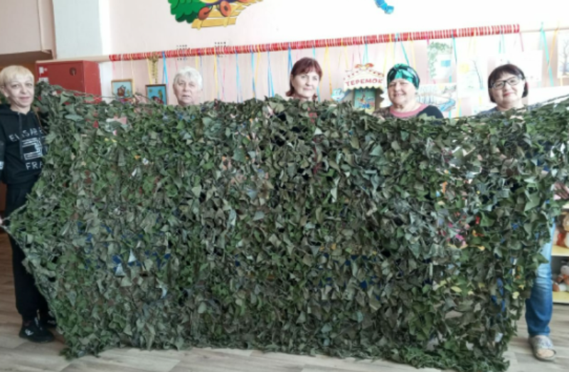 Фото С начала года волонтеры ТОС Улан-Удэ отправили на СВО 83 маскировочные сети