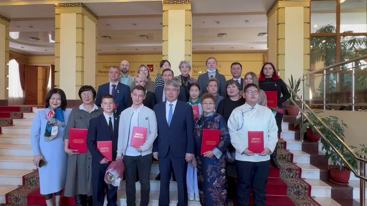 Фото В Бурятии наградили лауреатов государственных премий