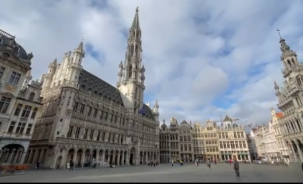 Фото На бельгийской площади Гран-Плас в Сагаалган устанавливают юрты и продают буузы