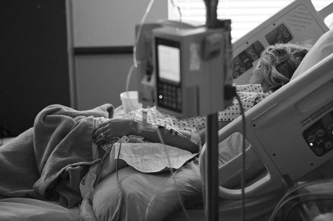 Фото В Бурятии санитарка ковидного госпиталя похищала деньги у умирающих