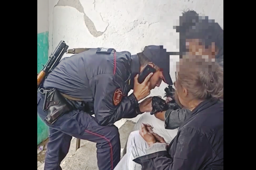 Фото В Улан-Удэ росгвардеец спас на пожаре кота