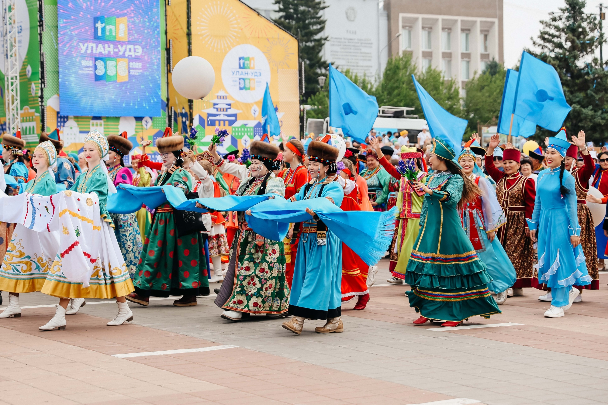 Поздравление председателя Улан-Удэнского городского совета депутатов Ч.В.  Бальжинимаева с Днем города - Общество - Новая Бурятия