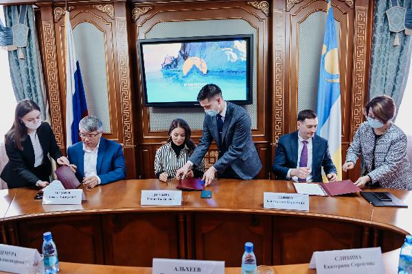 Фото По туризму на Байкале подписали трехсторонний договор