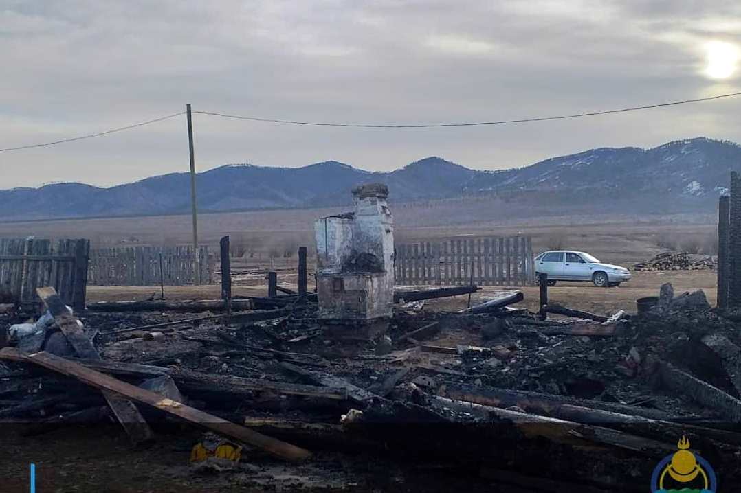 Фото Ночью в Бурятии сгорел дом