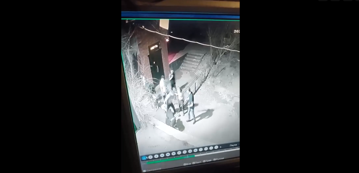 Фото В Улан-Удэ массовая драка возле ночного клуба попала на камеру