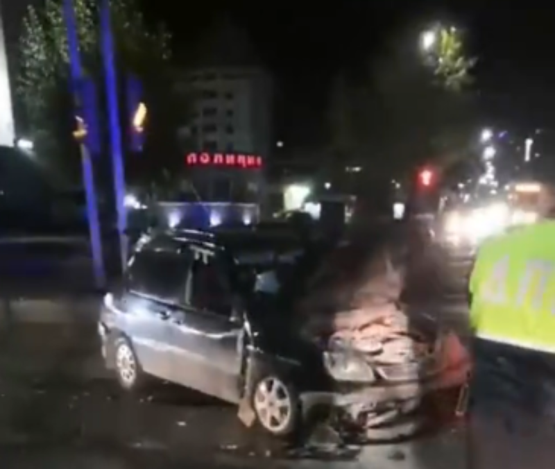 Фото Субботним вечером в центре Улан-Удэ произошло два ДТП