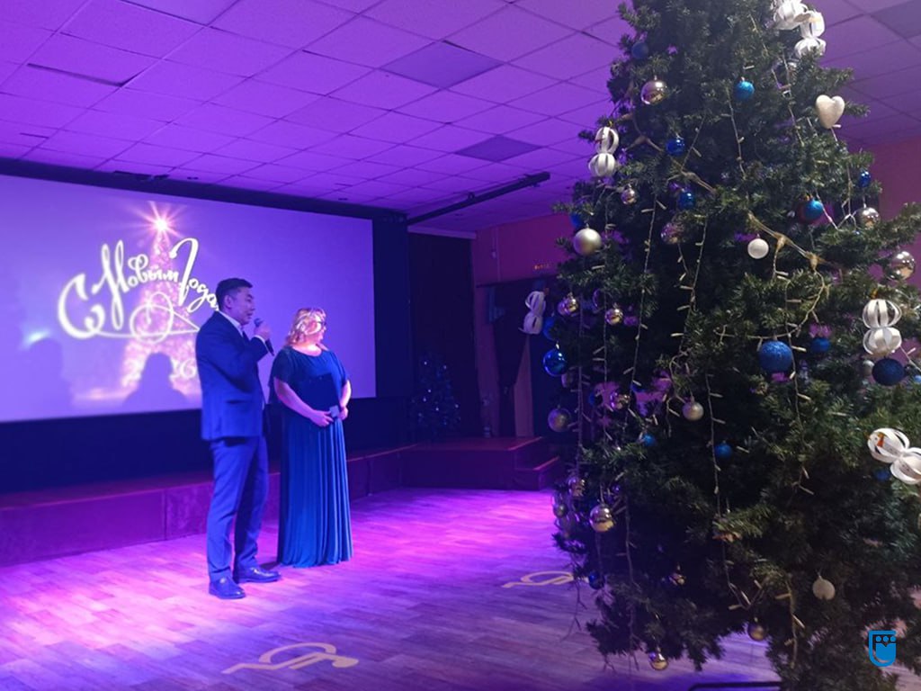 Фото Депутат Улан-Удэнского городского совета провел благотворительные елки 