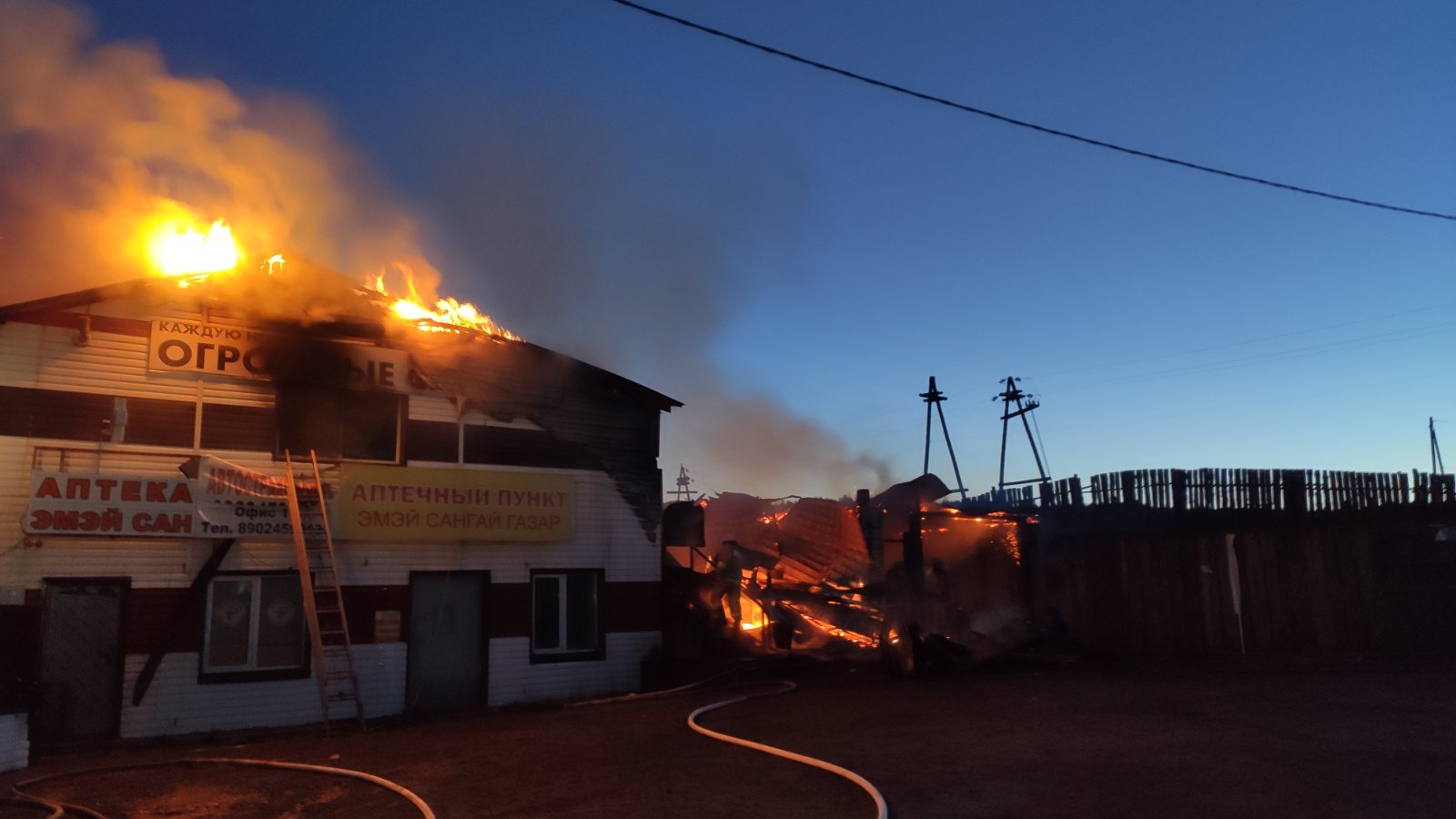 Фото В Бурятии выгорело большое административное здание