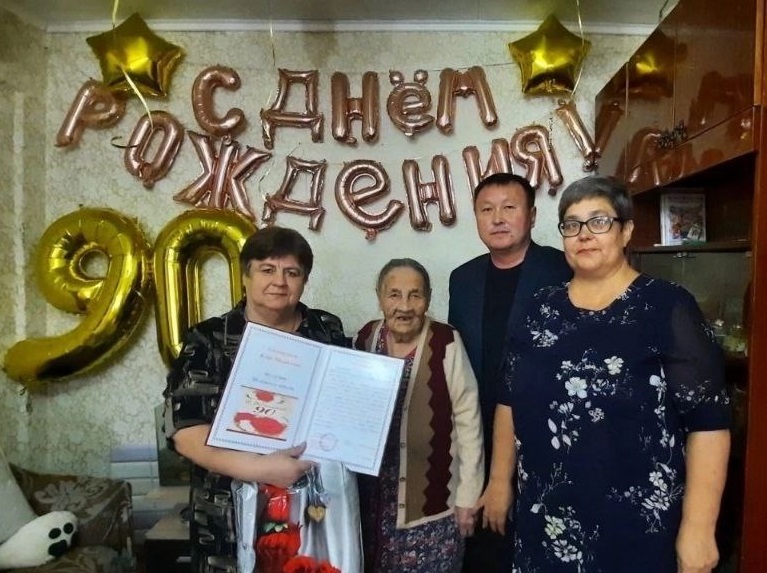Фото В Бурятии коренную жительницу Кяхты поздравили с 90-летием