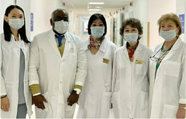 Фото В онкодиспансер Бурятии приехал известный врач-онколог из Индии