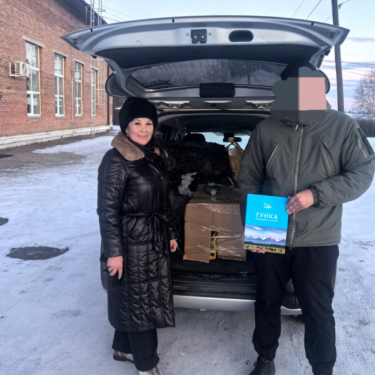 Фото Гумпомощь передали депутаты Тункинского района своему земляку на СВО