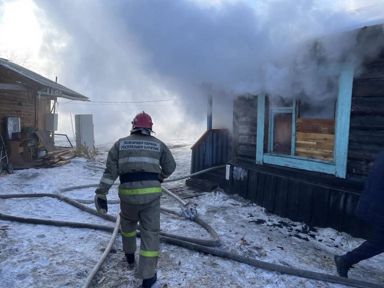 Фото Жители Бурятии лишились дома из-за крупного пожара