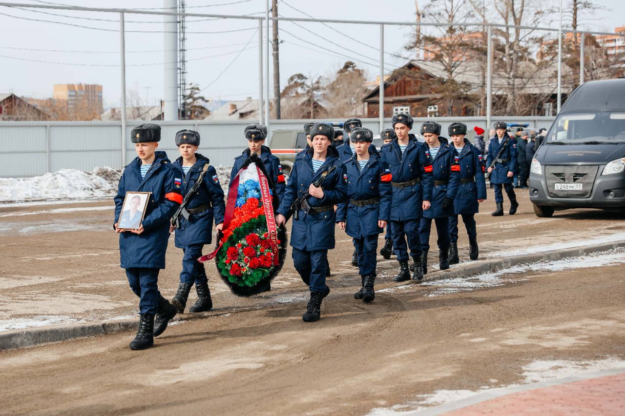 Фото В Улан-Удэ простились с погибшим на Украине воином