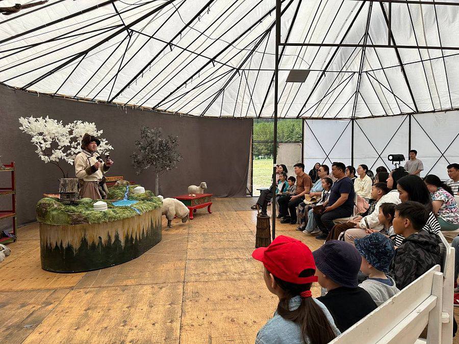 Фото В Этнографическом музее театр бурятской драмы показал «Сказки в юрте» 