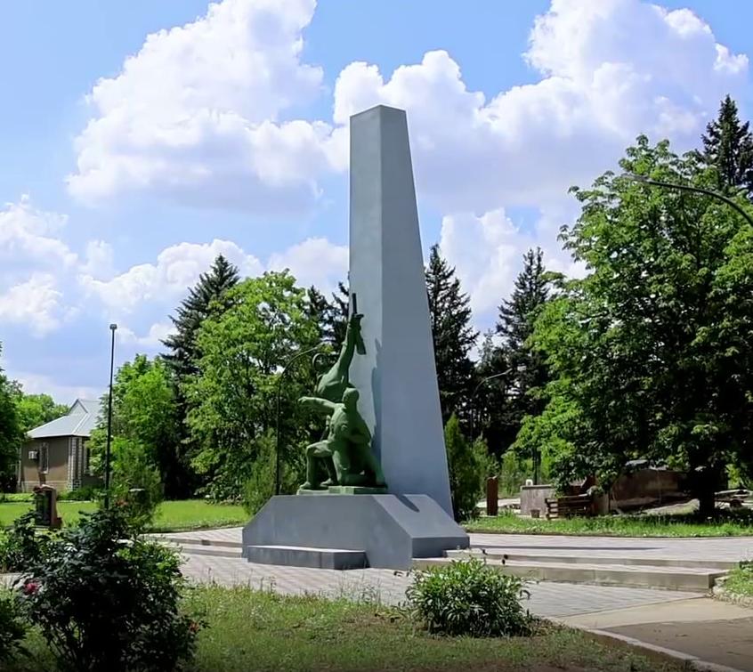 Фото Бурятия помогла реставрировать мемориальный комплекс в подшефном округе ДНР