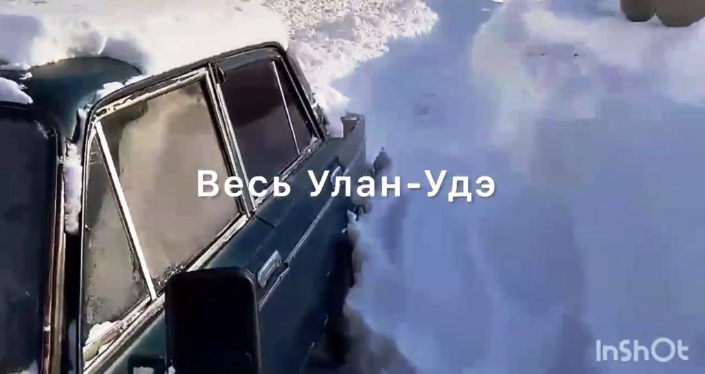 Фото В Бурятии снежная лавина в селе завалила автомобиль (ВИДЕО)
