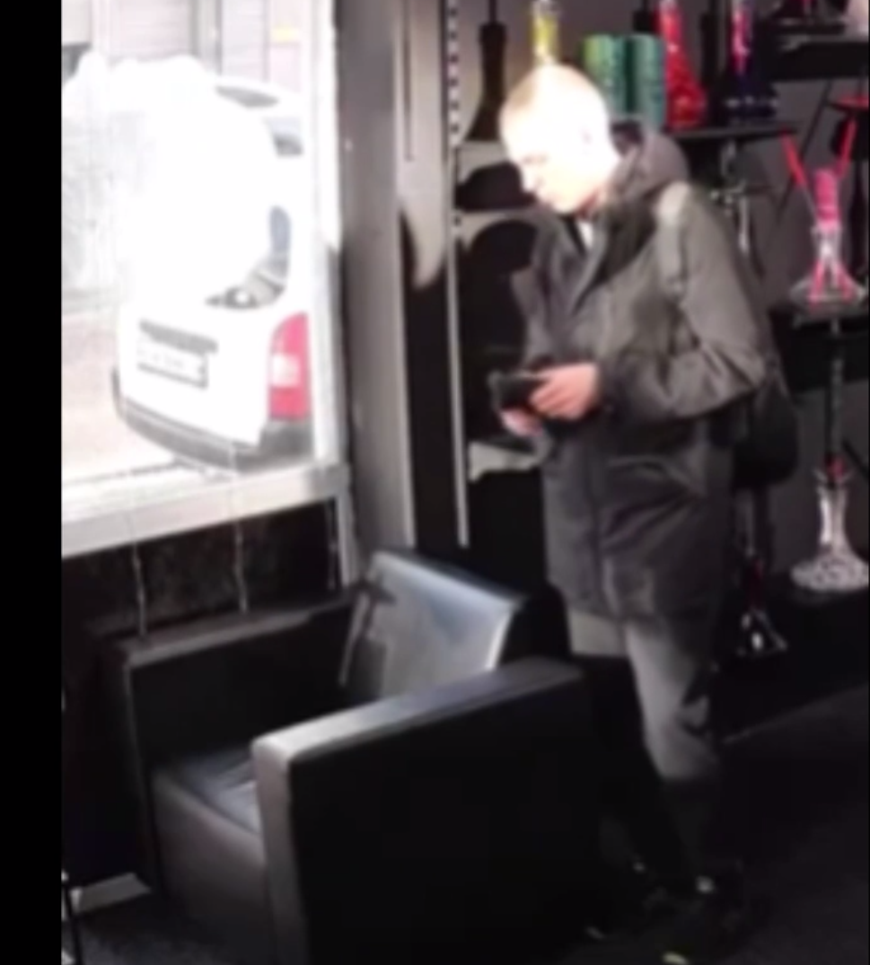 Фото Улан-удэнская полиция разыскивает молодого человека, подозреваемого в краже мобильного телефона