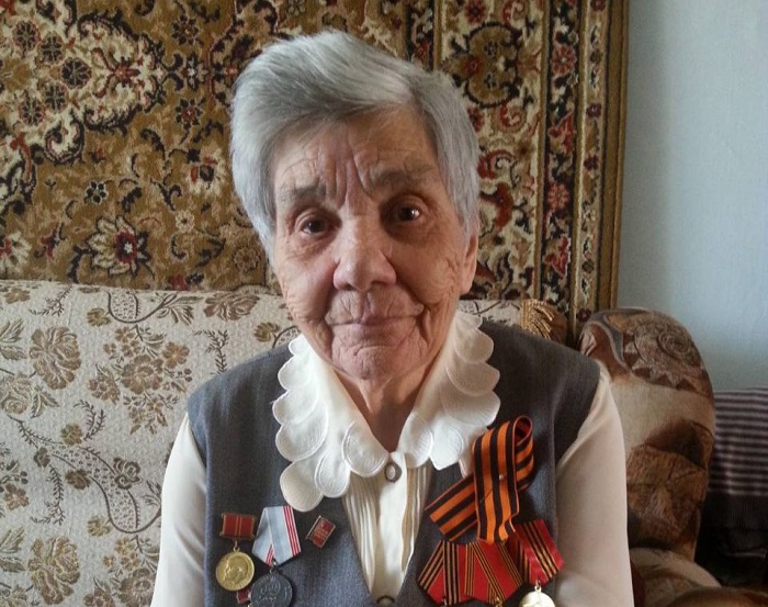 Фото Министр культуры Бурятии поздравила 100-летнего жителя Джидинского района 