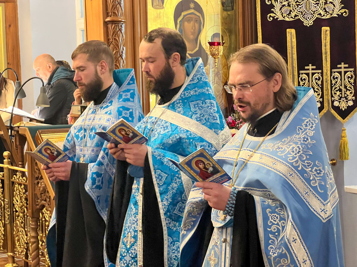 В день Казанской иконы Божией Матери в Улан-Удэ прошли праздничные  богослужения | 06.11.2022 | Новости Улан-Удэ - БезФормата