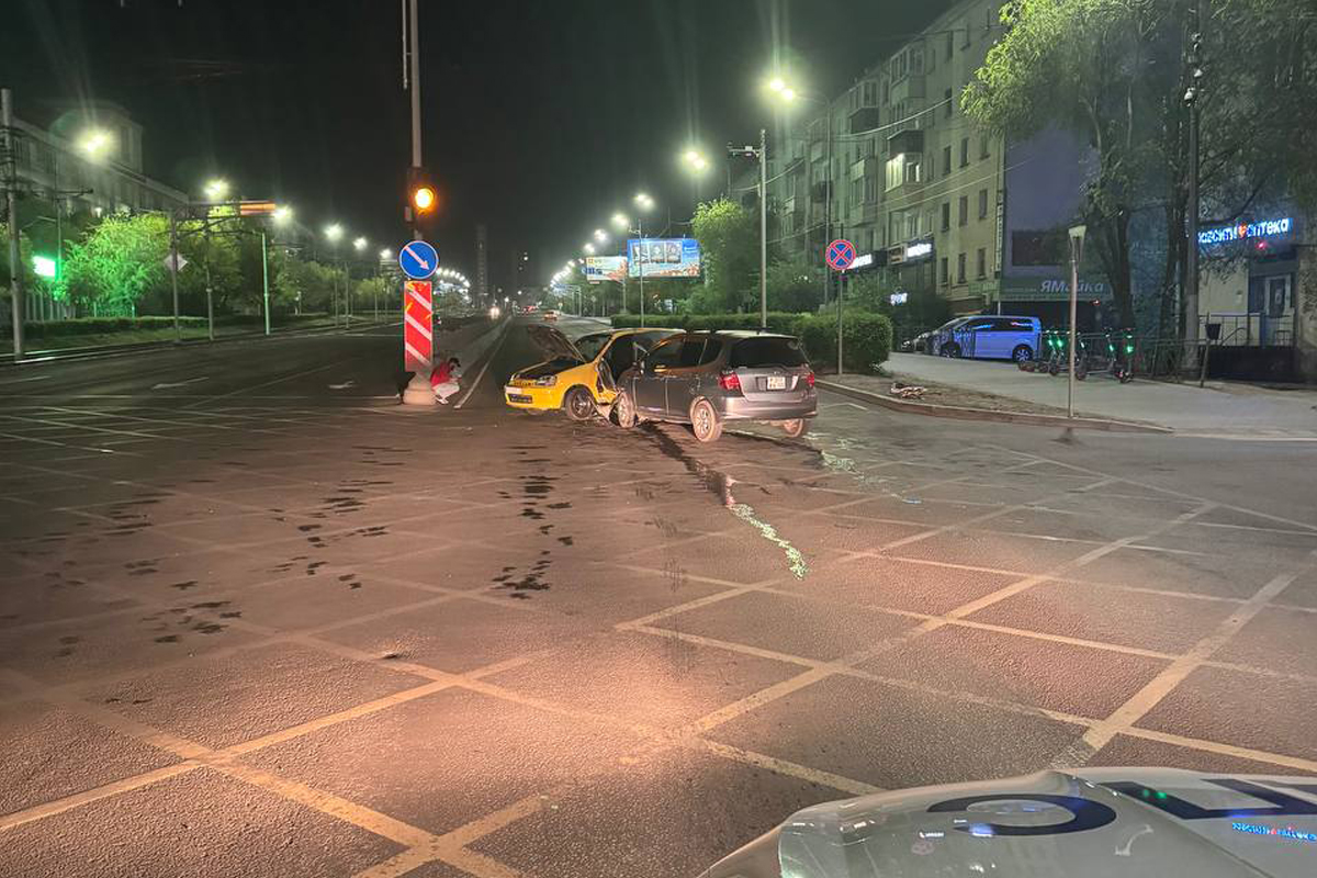 Фото Два автомобиля столкнулись на перекрестке в Улан-Удэ