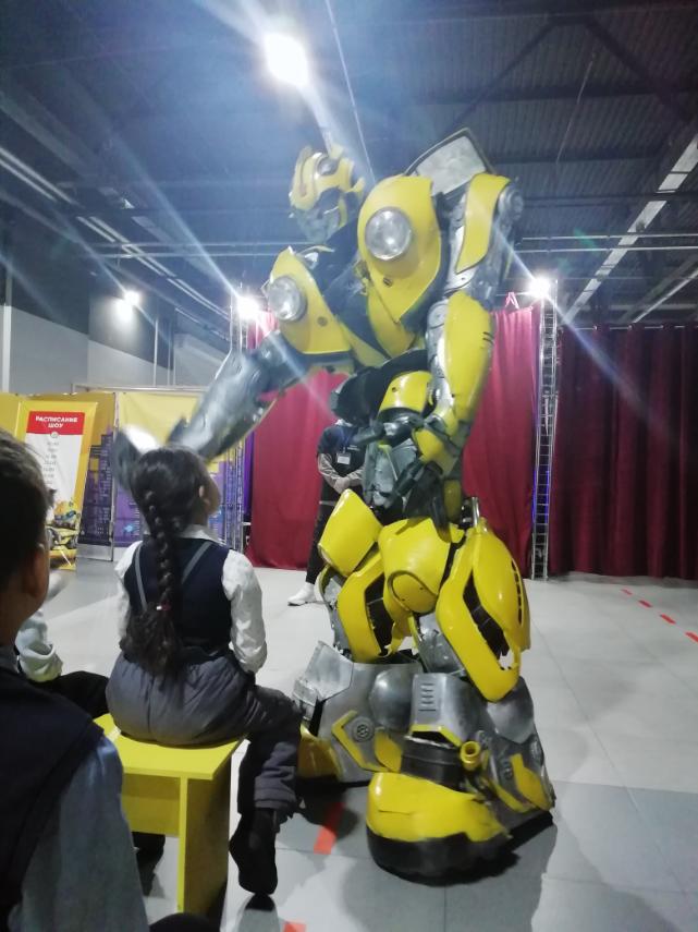 Фото В Улан-Удэ учащиеся одной из городских школ посетили выставку «Роботы»